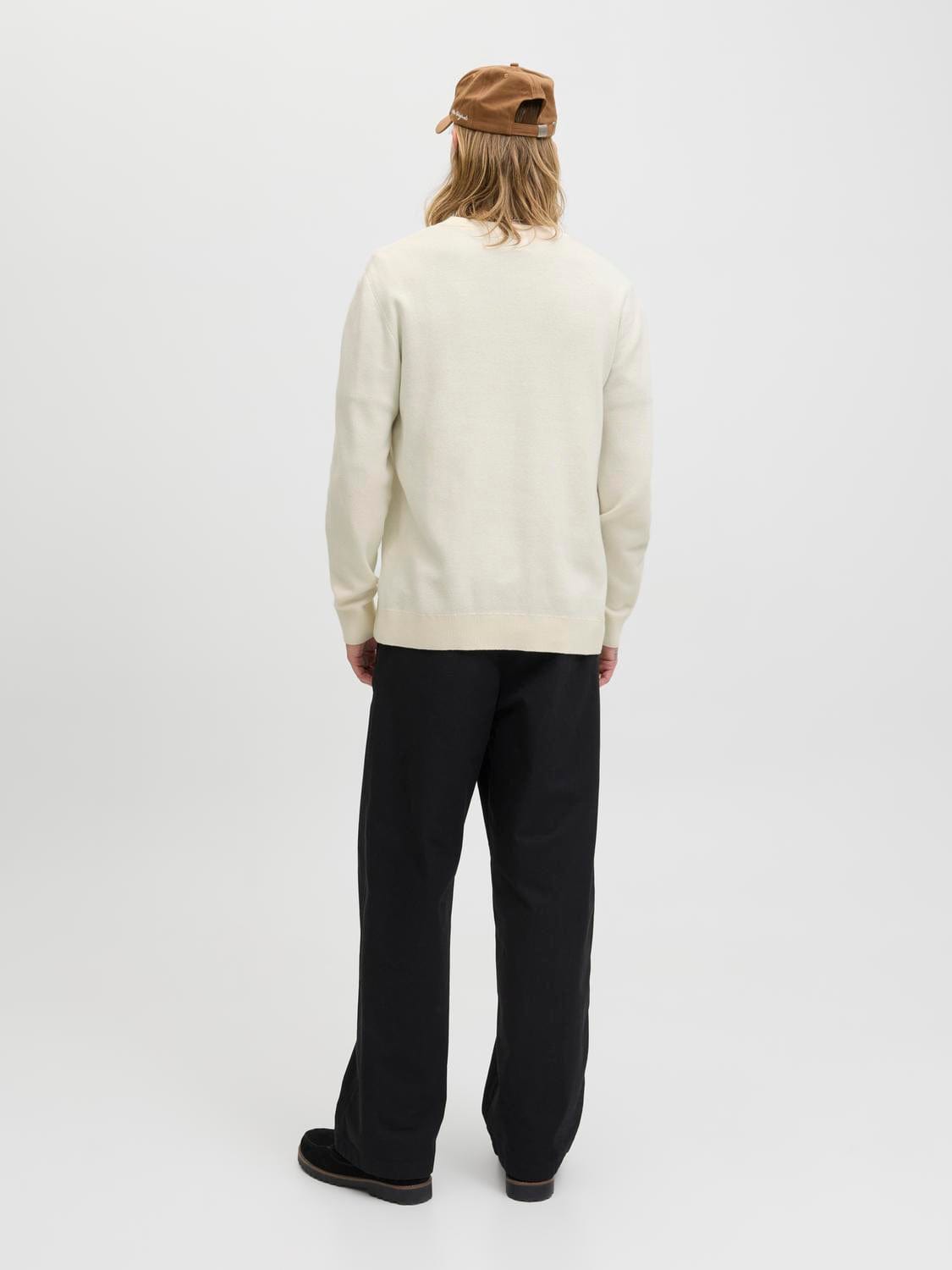 model_shot-front_full